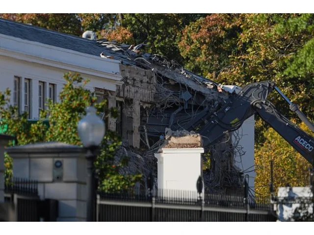 Trump nechal zbourat část Bílého domu. Chce mít svůj taneční sál