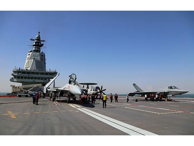 Čína má nový systém vypouštění letadel z lodí. Stejnou technologii mají jen USA