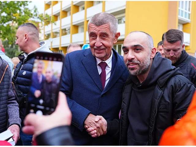Babiš přilákal do Kralup příznivce i recesisty. Udivil ho pokles preferencí