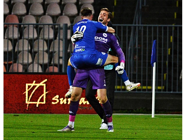 V Králově Poli jako ve Wembley. Holý deptal střelce, sám zíral na „panenku“