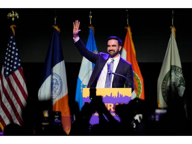 New Yorku bude mít prvního muslinského starostu, volby vyhrál Mamdani