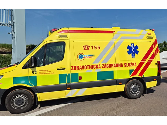 Srážka dodávky a kamionu na dálnici D2 u Brna: jeden mrtvý