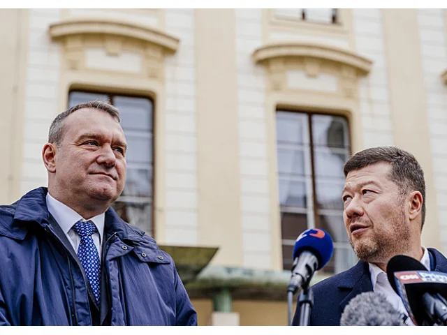 Okamura řekl na Hradě, že chce aspoň jedno křeslo. Macinka si rozuměl s Pavlem