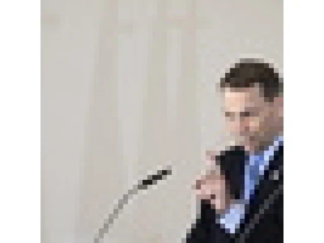 Polsko odpoví na sabotáž na železnici, prohlásil ministr Sikorski