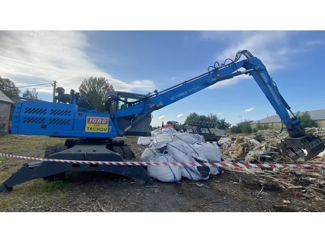 Odvoz nelegálního německého odpadu z Jiříkova začal. Starostka: Narazíme i pivo