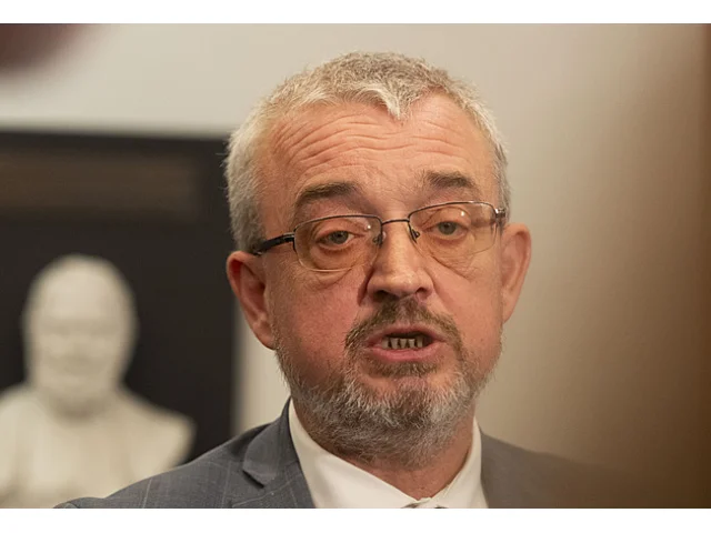 Je to koalice vzájemné ochrany, obul se Benda do nově vznikající vlády