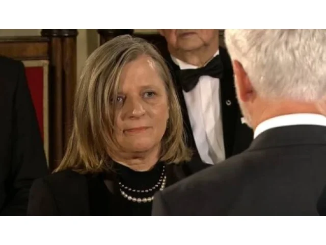 Prezident Pavel udělil Řád bílého lva i Daně Drábové. Vyznamenání přebrala pozůstalá partnerka