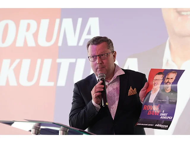 Česko už zastupuje nový europoslanec. Zatím se rozkoukává, chválí krátké projevy