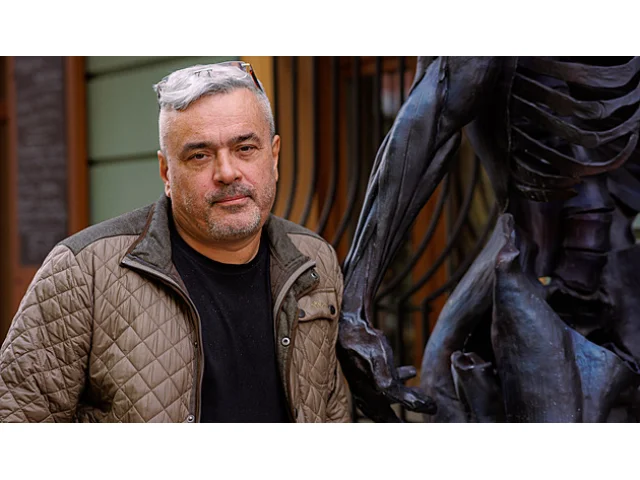 Petr Kellner jako reklama na kapitalismus. Bez svého „darebáka“ se ale neobešel