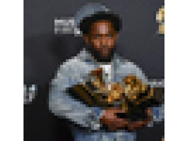 Raper Kendrick Lamar ovládl nominace na ceny Grammy, získal jich devět