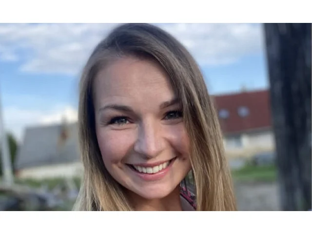 Špatné zprávy ohledně stavu moderátorky Báry Tlučhořové. Kvůli nádoru oslepla a do rádia se už nevrátí