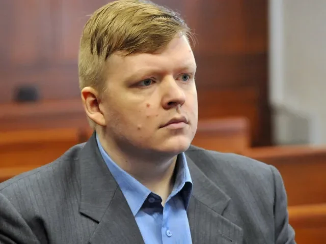 Blažek přitvrzuje v kritice zásahu proti Jiřikovskému. Připomíná praktiky 50. let