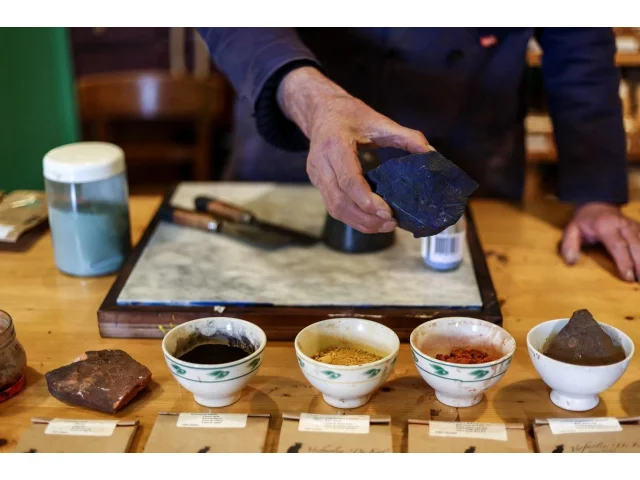 Tajemství modré z pravěku: Archeologové objevili pigment starý 13 tisíc let, mění pohled na dávné umění