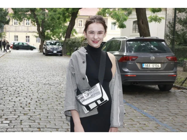 Video: Toto je dcera známého herce Martina Myšičky z Ulice. Odstartovala kariéru jako matka samoživitelka