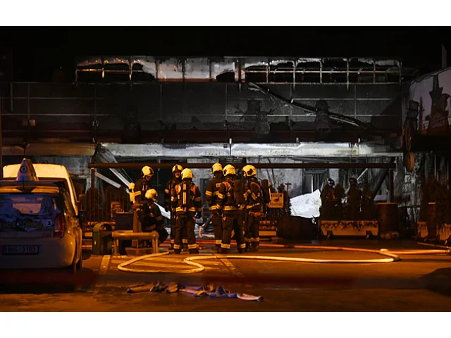 Požár oblíbené pizzerie v Ústí nad Labem způsobily svíčky z piety před budovou