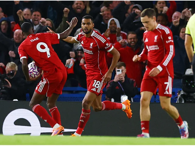 Liverpool padl v závěru s Chelsea, do čela jde Arsenal. Slaví United i Tottenham