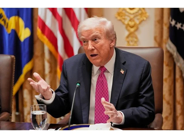 Trump připustil, že nemůže být potřetí prezidentem. Zakazuje to ústava