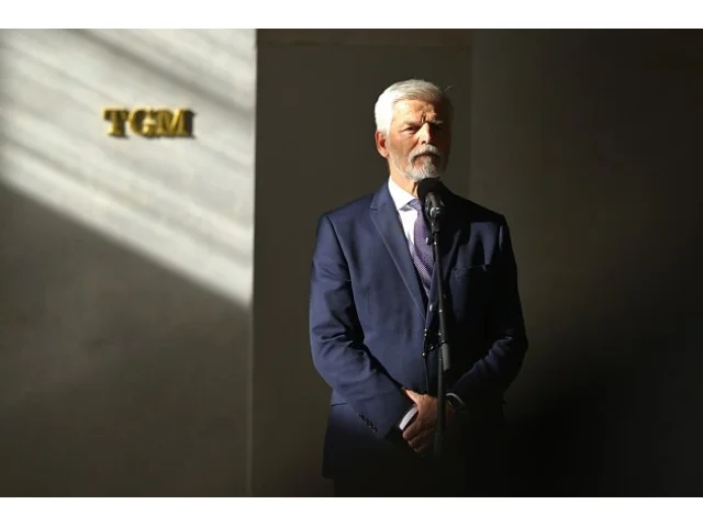 Vznikat bude zřejmě koaliční vláda tří stran, potvrdil prezident Pavel