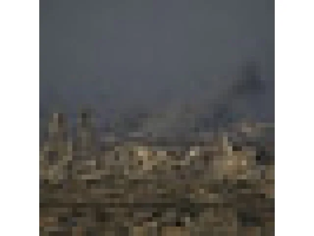 Při izraelských úderech ve městě Gaza zahynulo nejméně 16 lidí, píše Reuters