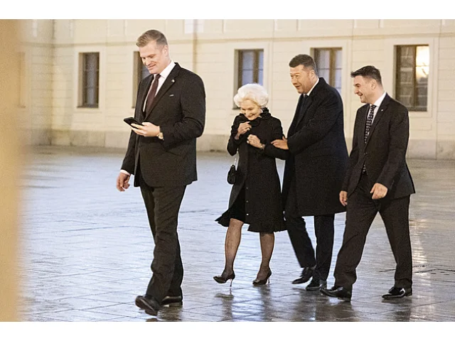 Metály bez kontroverzí, pevné občanské postoje Anny Geislerové a kauza Poche II