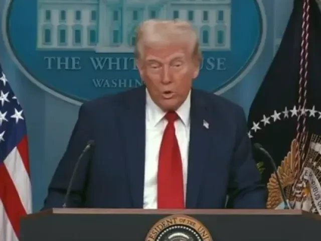 „Clo je čtvrté nejkrásnější slovo“. Na Evropu je uvalím „absolutně, absolutně“, říká Trump