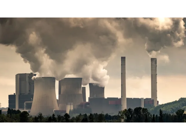 Emisní povolenka za 422 000 Kč? Před likvidačními cenami varují i ekonomové z CERGE, UK či z Oxfordu