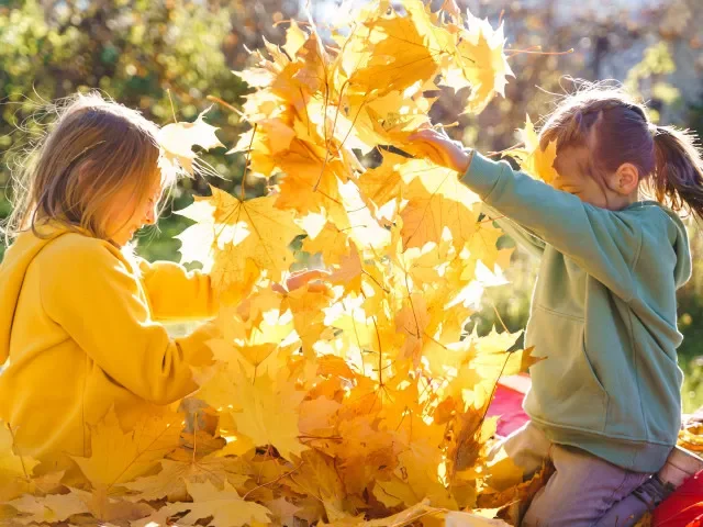 Příjemný bonus pro školáky. Podzimní prázdniny jsou v mnoha školách letos dlouhé, Češi odjíždějí na dovolené