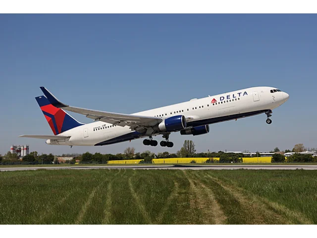 Nedostatek leteckých dispečerů stále trápí Ameriku. V neděli se zpozdilo 8 000 spojů