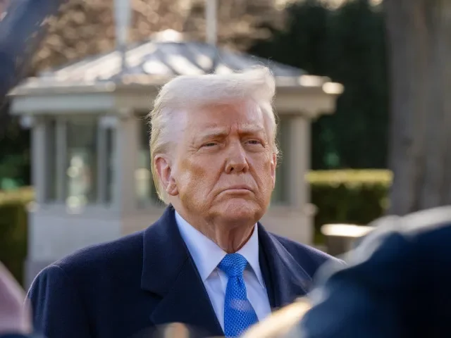 Příměří mezi Izraelem a Íránem platí, oznámil Trump. Údery zabíjely do poslední chvíle