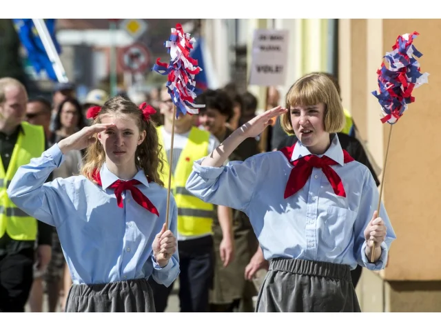 Retro kvíz: Vojenská knížka i kubánské pomeranče. Vybavíte si detaily socialismu? 2. otázku splete každý
