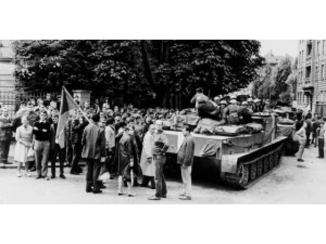 Srpen 1968 britskou optikou. Mimořádná schůze parlamentu a pomoc uprchlíkům