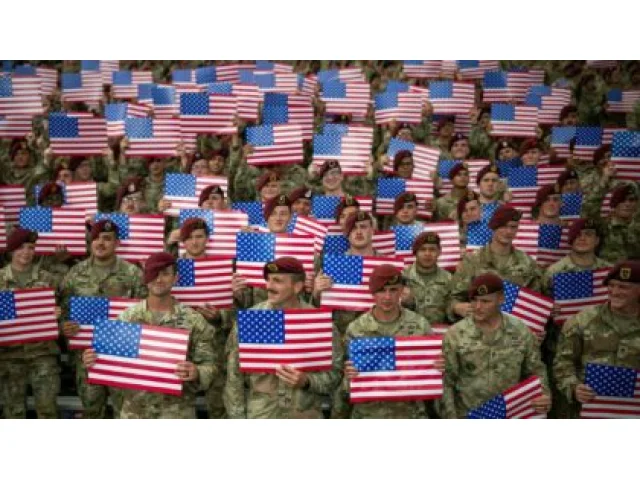 Trump oholí vojáky. Od vojínů po generály