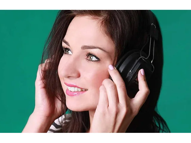 Moderátorka Bára Tlučhořová kvůli nádoru přišla o zrak. Do rádia se už nevrátí