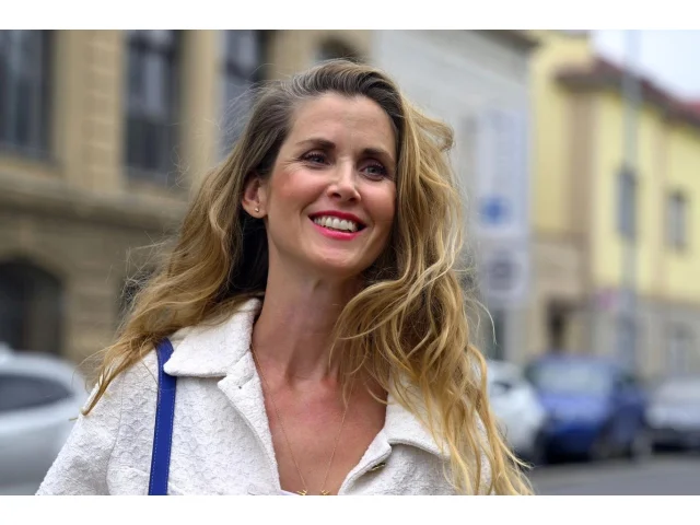 Video: Jana Bernášková: Větší prsa? To po mně nikdo nikdy nechtěl, až na režiséry. Malá prsa jsou krásná!