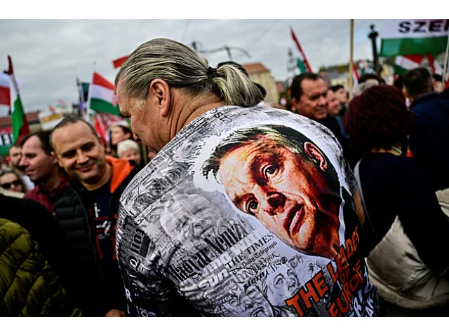 Mír lze uzavřít jen u nás, řekl Orbán na výročí povstání. Budapeští prošly davy