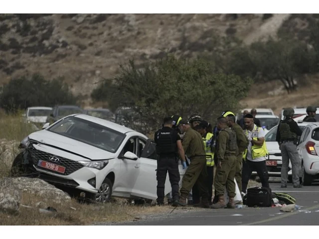 Palestinští útočníci na Západním břehu ubodali Izraelce, tři další jsou zraněni