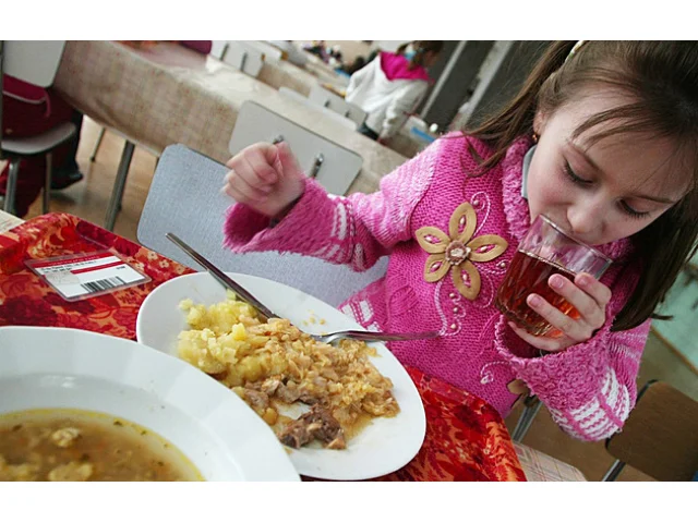 Nová vyhláška mění školní stravování: Bude dětem chutnat? Zdraží obědy?
