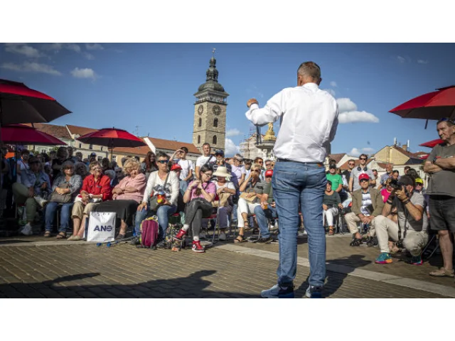Andreje Babiše udeřil někdo na předvolebním mítinku do hlavy kovovým předmětem. Šéf ANO skončil v nemocnici