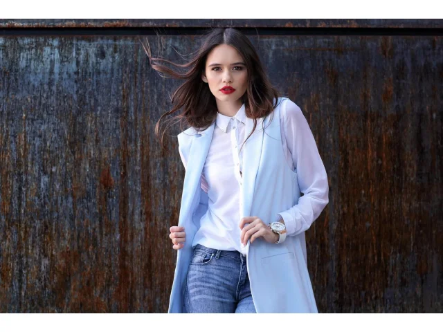 Módní redaktorka radí, jak správně nosit bílou košili a být in! Pozor na tyto přešlapy, děláte je i vy