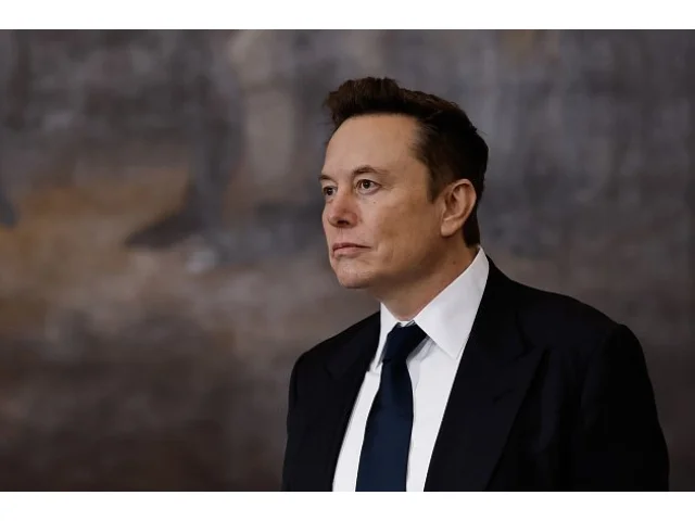 Musk spustil svou Grokipedii. Tvrdí, že Wikipedie je plná propagandy