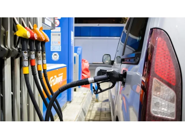 Nedostatek paliv v Rusku: vláda omezuje vývoz nafty a prodlužuje zákaz benzinu