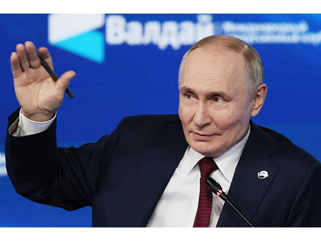 Obklíčili jsme Pokrovsk a otestovali novou raketu, slyšel Putin při návštěvě velitelství