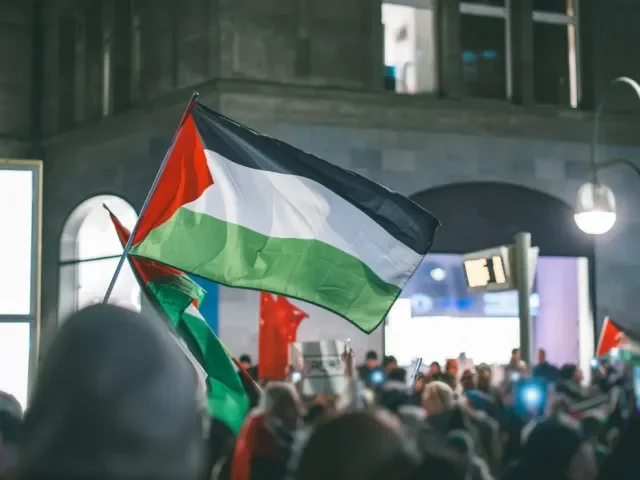 Austrálie, Británie a Kanada uznaly Stát Palestinu. „Odměna za terorismus,“ říká Netanjahu