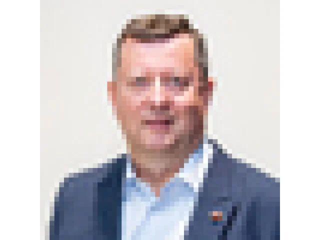 Nový europoslanec Staněk se zatím rozkoukává - a hodně chodí