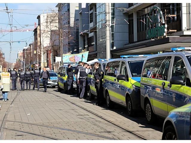 V Mannheimu najelo auto do davu. Zemřeli dva lidé, nebezpečí už nehrozí