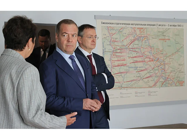 Nový díl thrilleru. „Hlupák“ Medveděv se po hrozbě ponorkami vysmívá Trumpovi