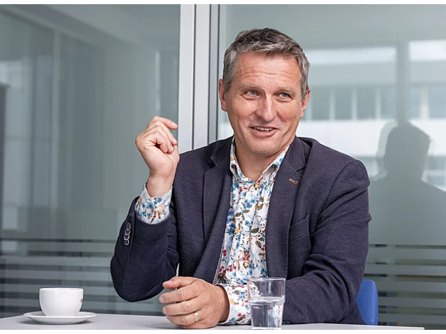 Moderátor Kořen povede základku v Říčanech. Má vyřešit problémy, mluví se i o šikaně