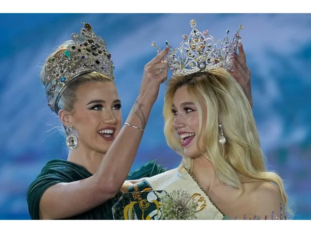 Češka Natálie Puškinová zvítězila v mezinárodní soutěži krásy Miss Earth