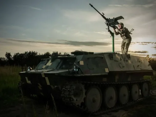 Rusko v noci poslalo na Ukrajinu 728 dronů, sedm střel s plochou dráhou letu a šest hypersonických raket