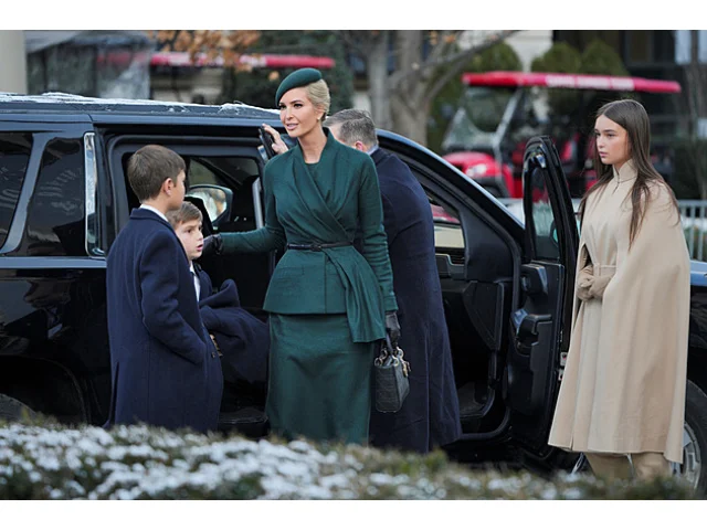 Tepláky odhodila, koloběžka zůstává. Trumpova vnučka Arabella dorůstá v dámu